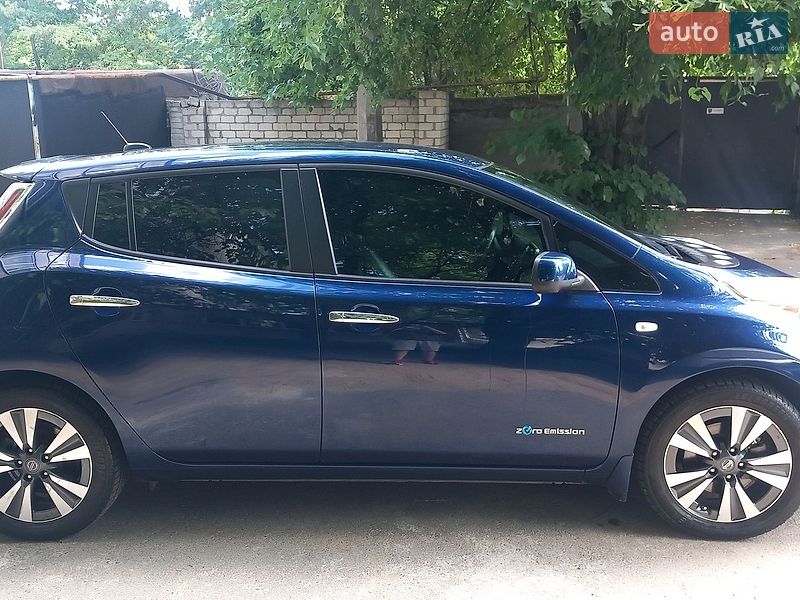 Хэтчбек Nissan Leaf 2016 в Одессе
