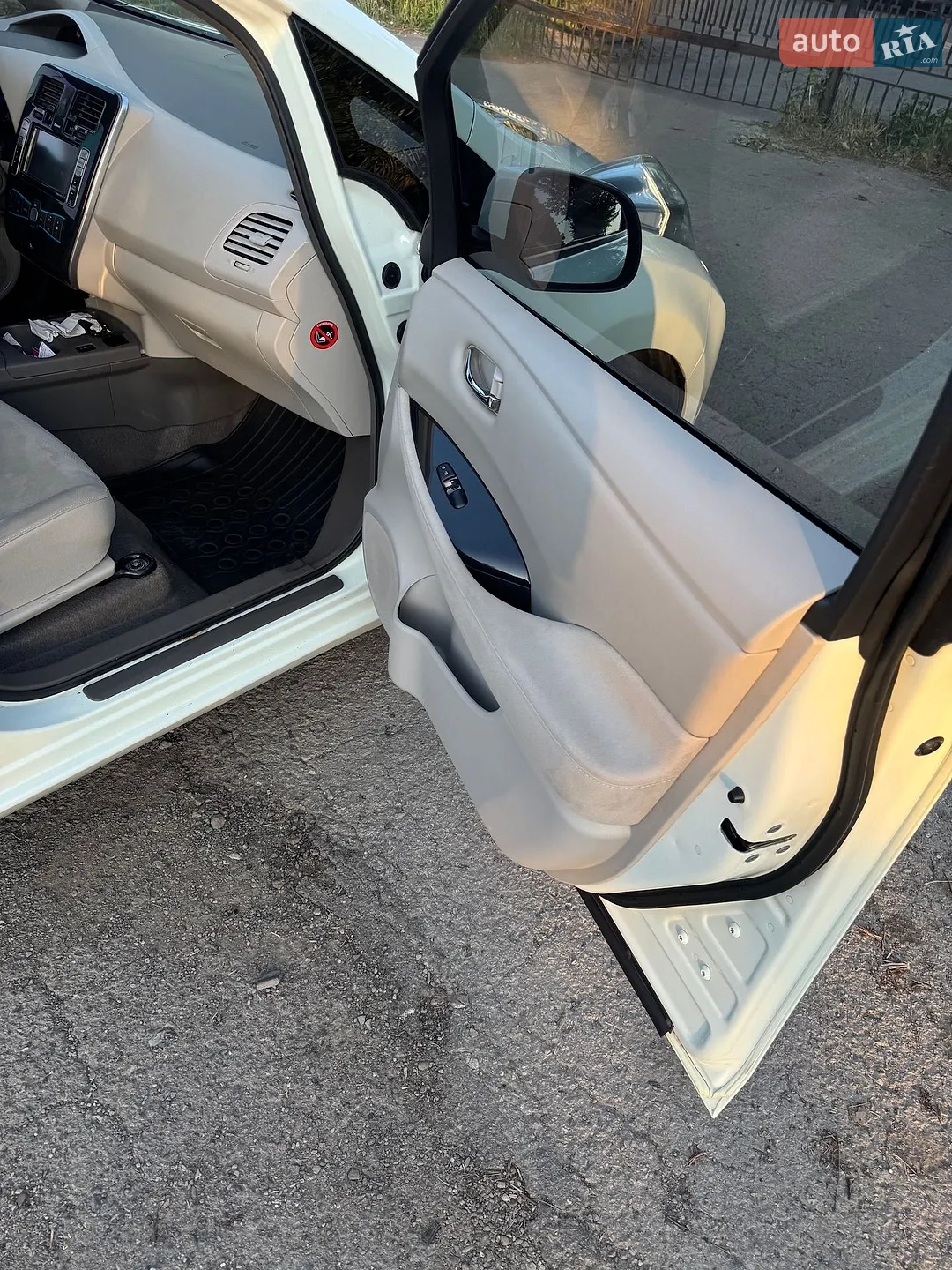 2011 Nissan Leaf - мініатюра 18