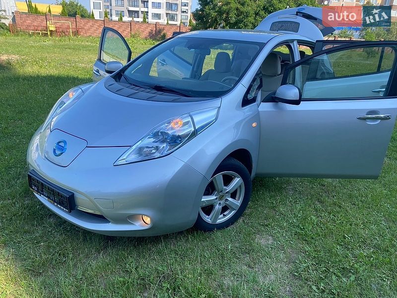 Хэтчбек Nissan Leaf 2012 в Луцке фото Хэтчбек Nissan Leaf 2012 в Луцке