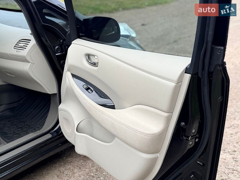 Хетчбек Nissan Leaf 2012 в Бердичеві фото 7 Хетчбек Nissan Leaf 2012 в Бердичеві