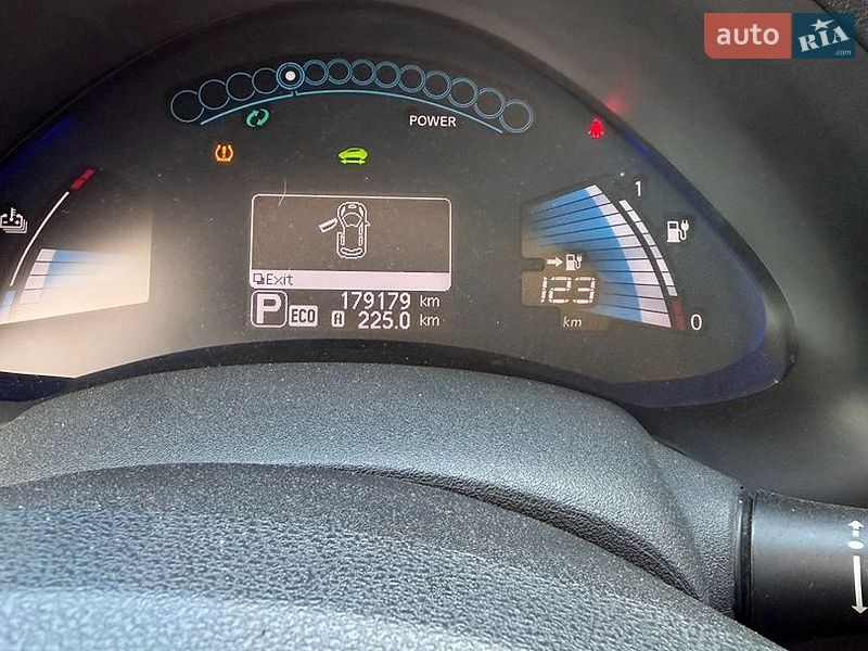 Хэтчбек Nissan Leaf 2015 в Кривом Роге