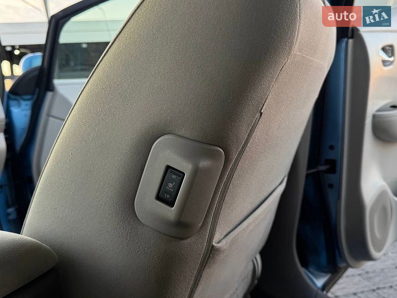 Хэтчбек Nissan Leaf 2013 в Львове