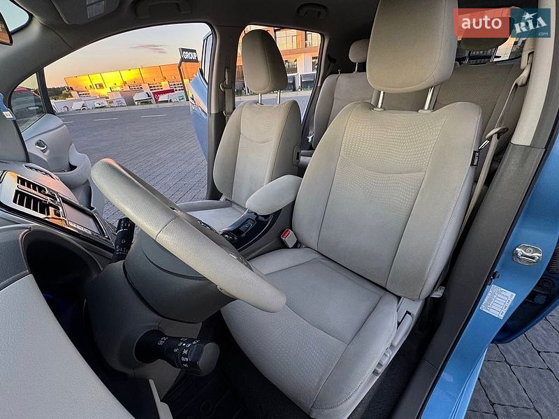 Хэтчбек Nissan Leaf 2013 в Львове