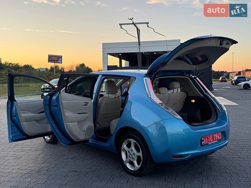 Хэтчбек Nissan Leaf 2013 в Львове