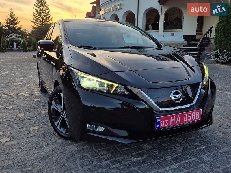 Хэтчбек Nissan Leaf 2018 в Золочеве фото Хэтчбек Nissan Leaf 2018 в Золочеве