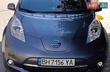 Хетчбек Nissan Leaf 2015 в Одесі Хетчбек Nissan Leaf 2015 в Одесі