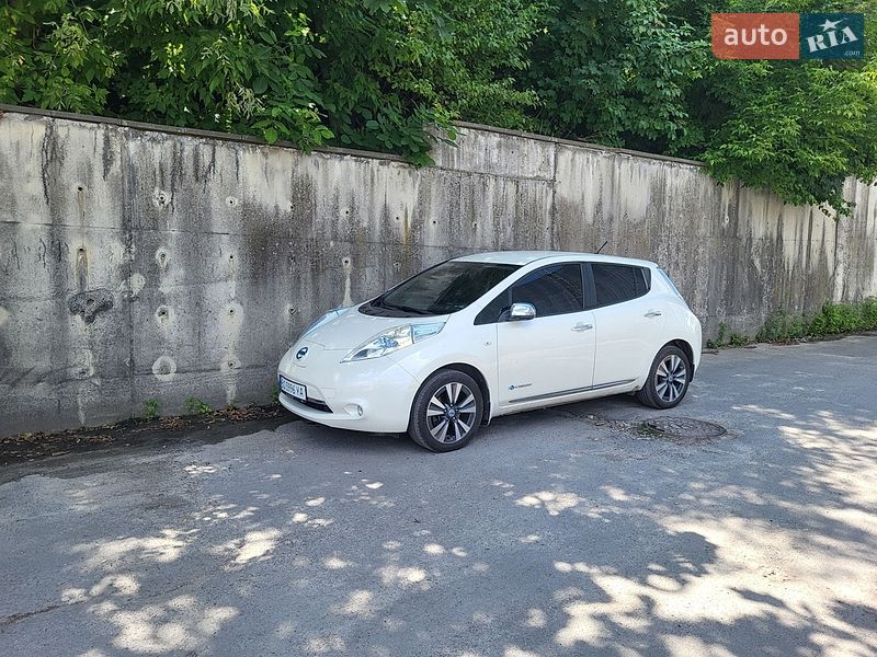 Хетчбек Nissan Leaf 2013 в Тернополі фото Хетчбек Nissan Leaf 2013 в Тернополі