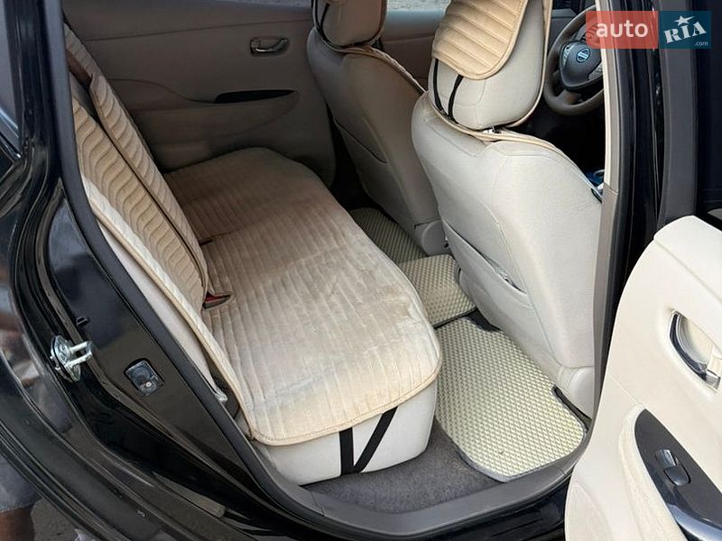 Хэтчбек Nissan Leaf 2012 в Черновцах