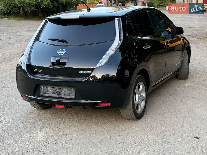 Хэтчбек Nissan Leaf 2012 в Черновцах