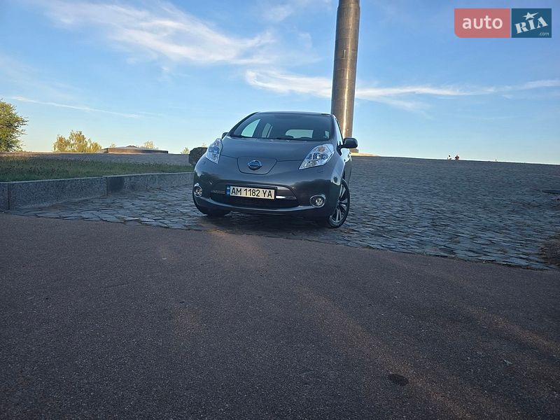 Хетчбек Nissan Leaf 2015 в Житомирі