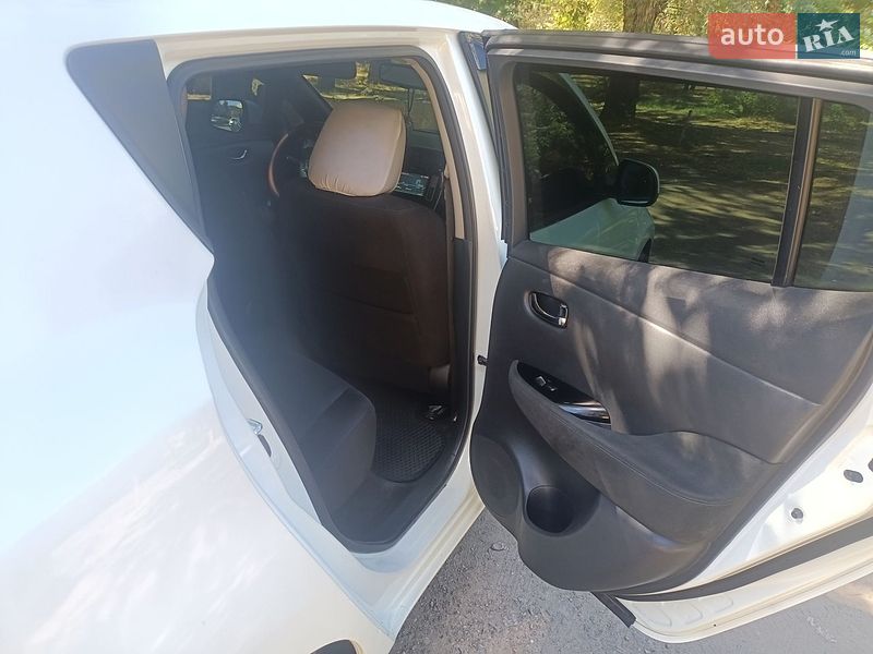 Хэтчбек Nissan Leaf 2013 в Одессе
