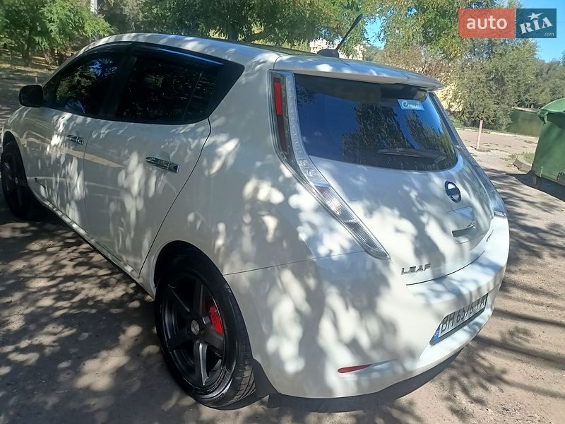 Хэтчбек Nissan Leaf 2013 в Одессе