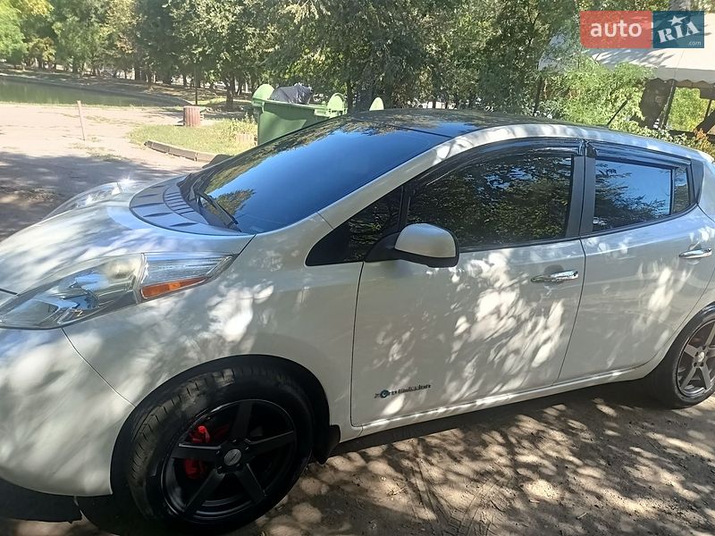 Хэтчбек Nissan Leaf 2013 в Одессе