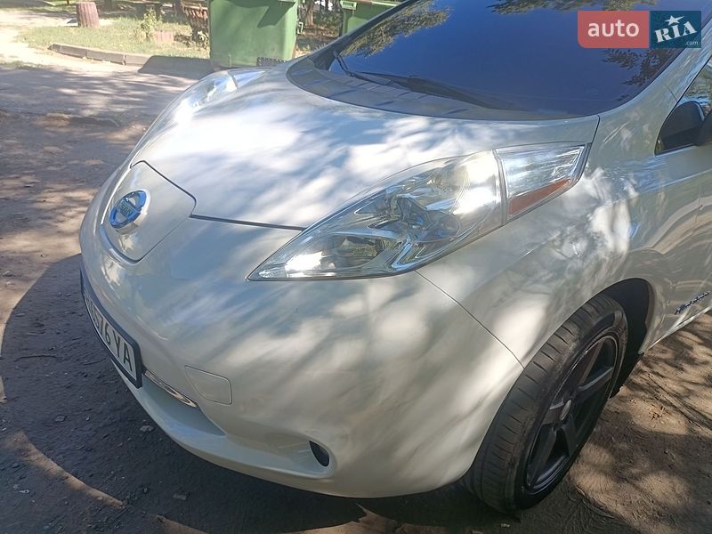 Хэтчбек Nissan Leaf 2013 в Одессе