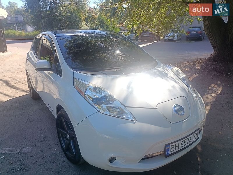 Хэтчбек Nissan Leaf 2013 в Одессе