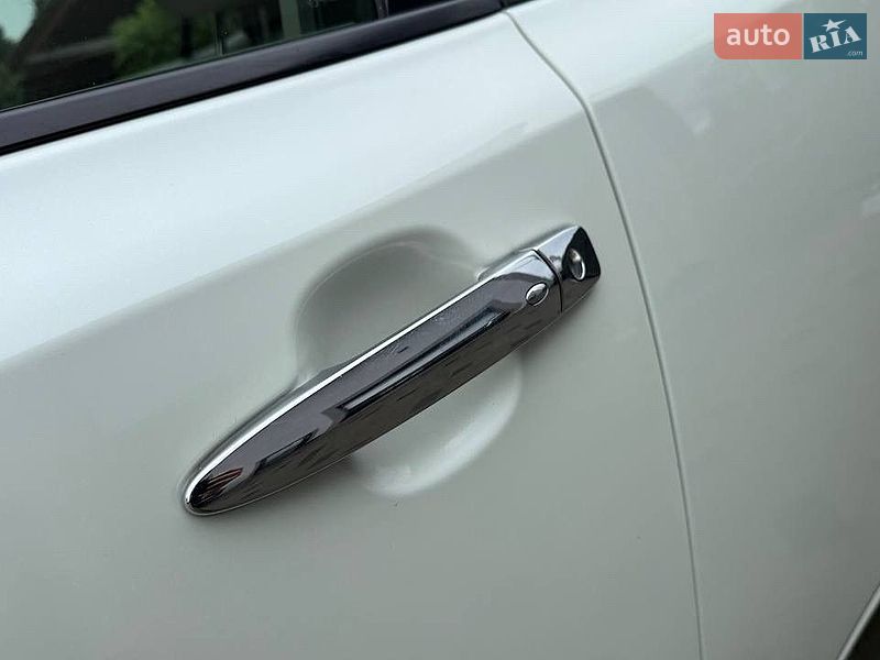 Хэтчбек Nissan Leaf 2011 в Трускавце