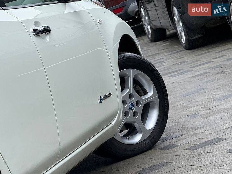Хэтчбек Nissan Leaf 2011 в Трускавце