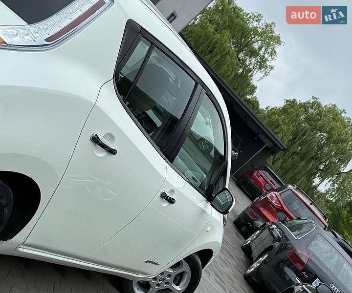 Хэтчбек Nissan Leaf 2011 в Трускавце