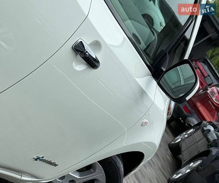 Хэтчбек Nissan Leaf 2011 в Трускавце