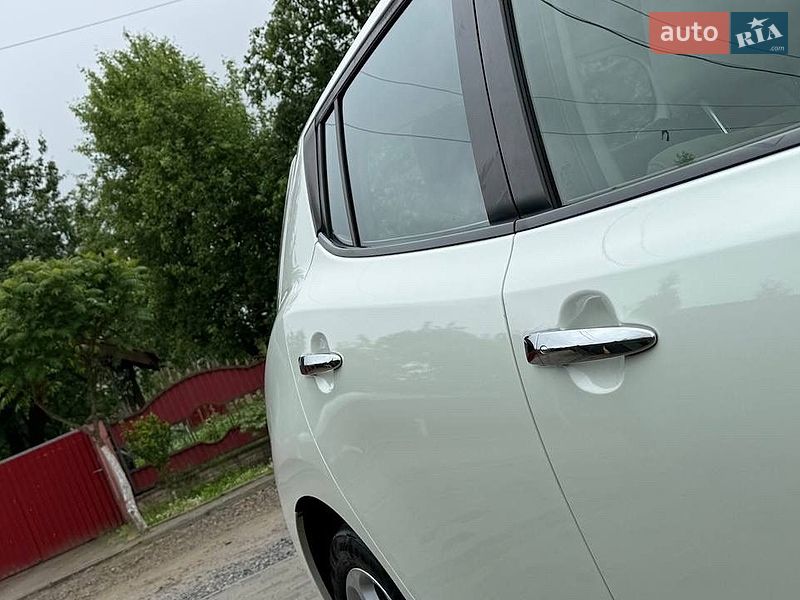 Хэтчбек Nissan Leaf 2011 в Трускавце