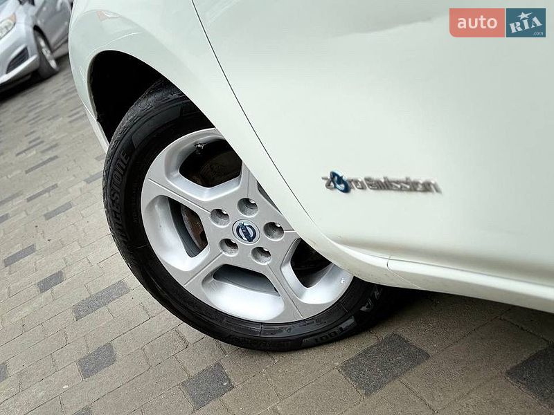Хэтчбек Nissan Leaf 2011 в Трускавце