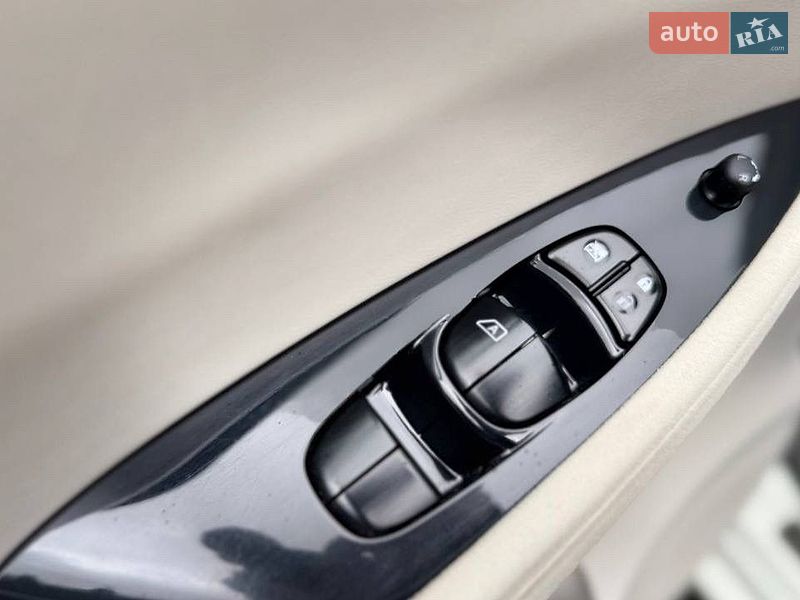 Хэтчбек Nissan Leaf 2011 в Трускавце