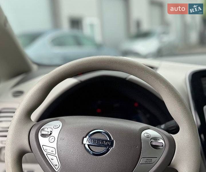 Хэтчбек Nissan Leaf 2011 в Трускавце