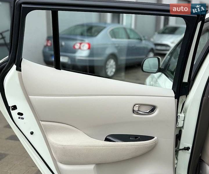 Хэтчбек Nissan Leaf 2011 в Трускавце