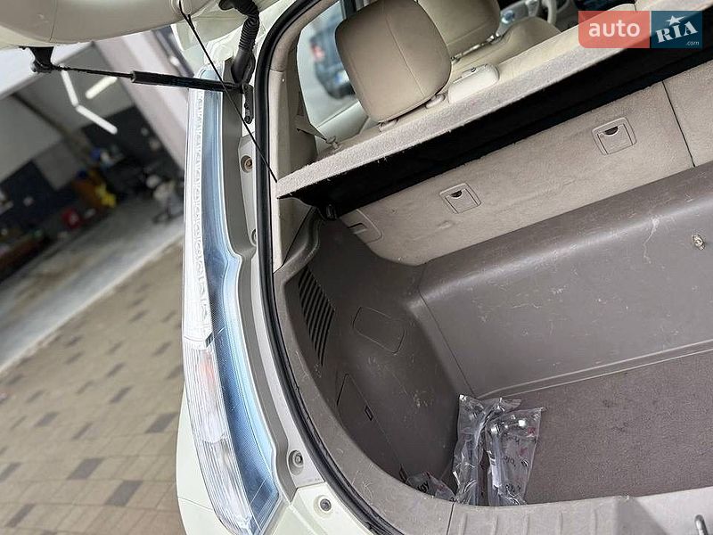 Хэтчбек Nissan Leaf 2011 в Трускавце