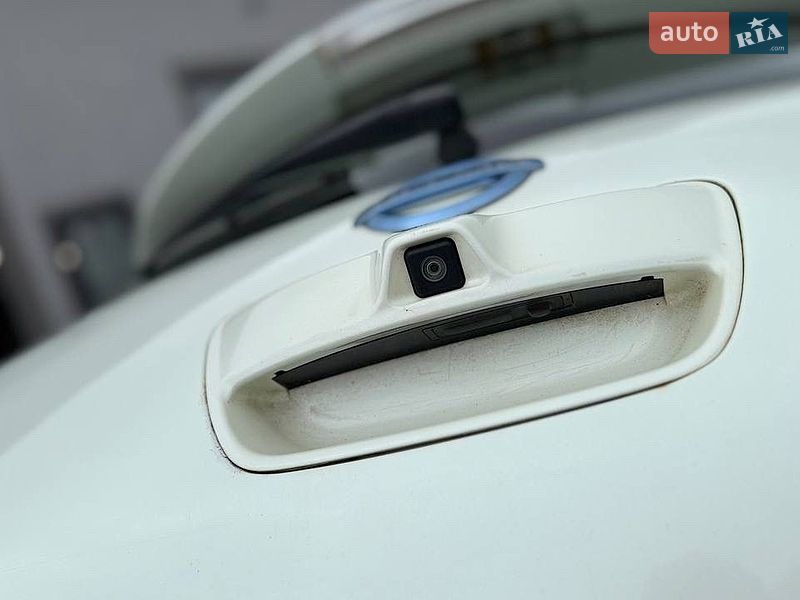 Хэтчбек Nissan Leaf 2011 в Трускавце