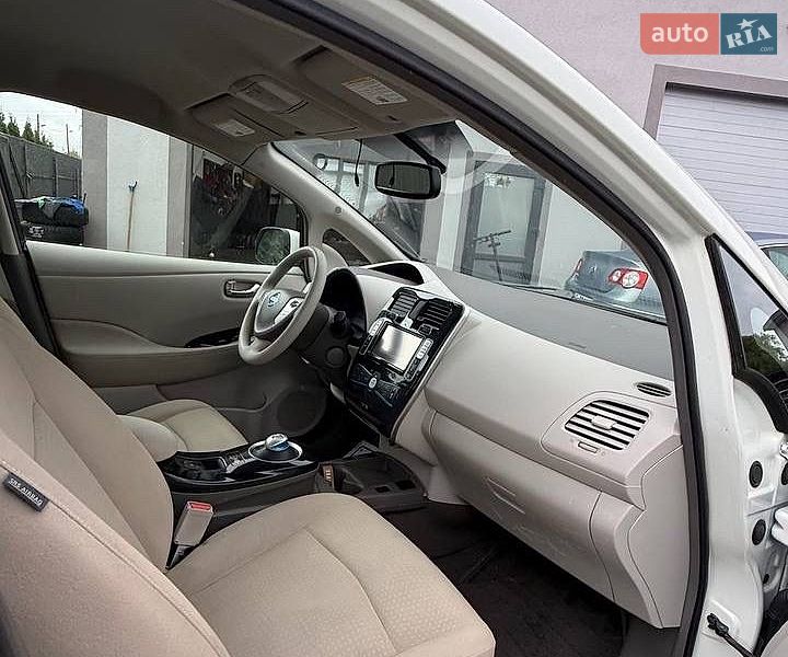Хэтчбек Nissan Leaf 2011 в Трускавце