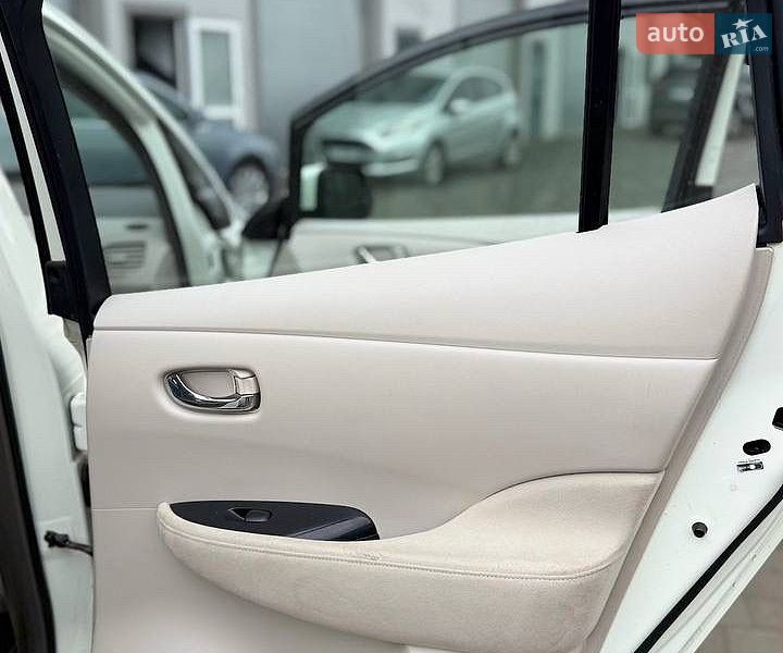 Хэтчбек Nissan Leaf 2011 в Трускавце