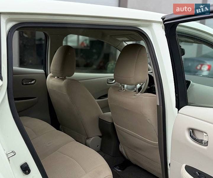 Хэтчбек Nissan Leaf 2011 в Трускавце