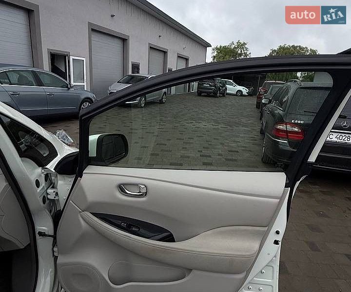 Хэтчбек Nissan Leaf 2011 в Трускавце