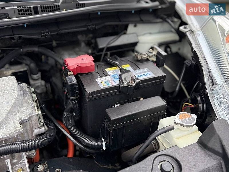 Хэтчбек Nissan Leaf 2011 в Трускавце