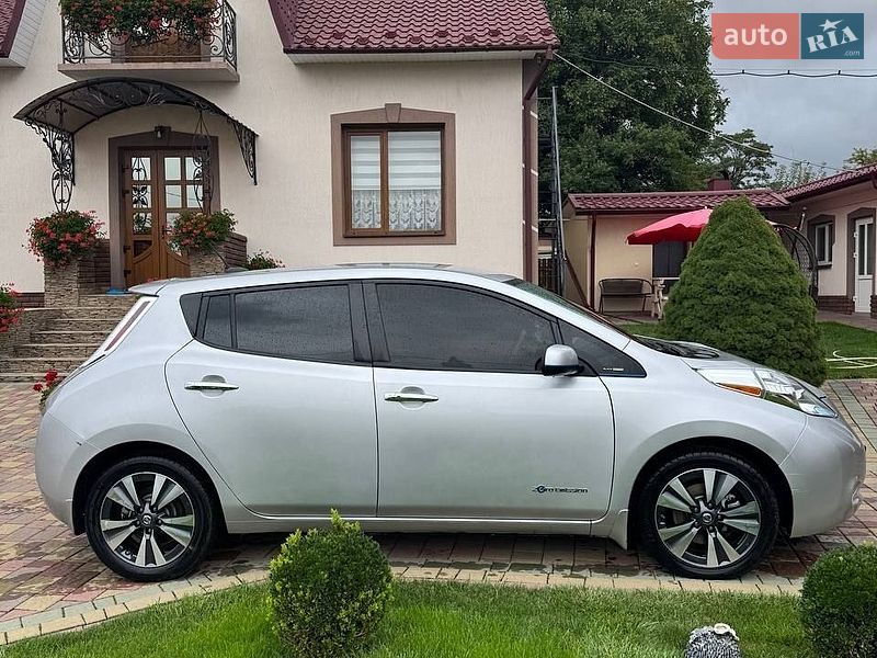 Хетчбек Nissan Leaf 2016 в Чернівцях