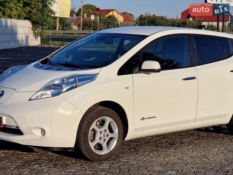 Хэтчбек Nissan Leaf 2014 в Ровно
