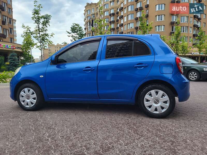 Хэтчбек Nissan March 2012 в Вишневом