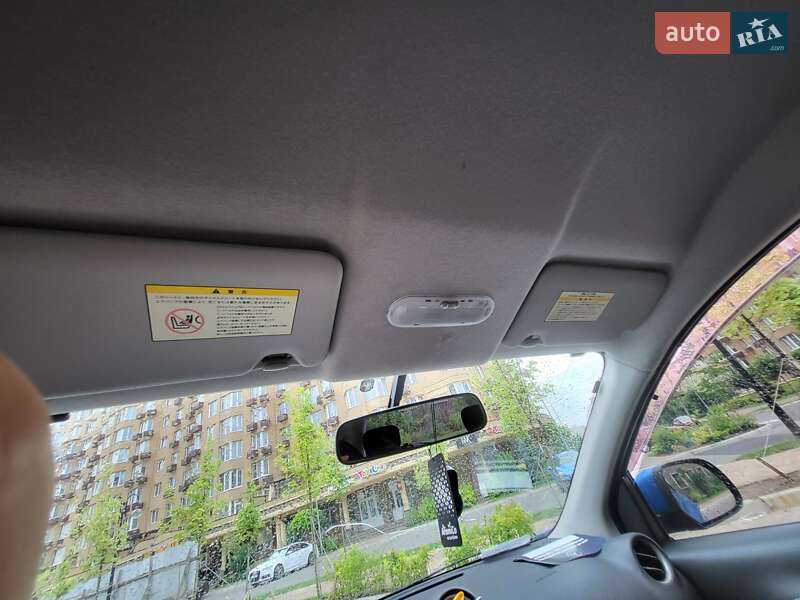 Хэтчбек Nissan March 2012 в Вишневом