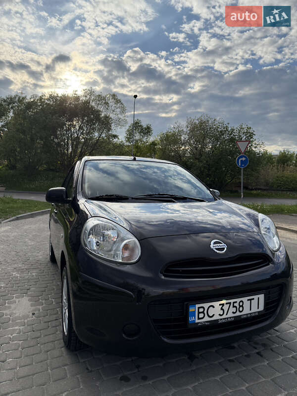 Хэтчбек Nissan March 2012 в Львове