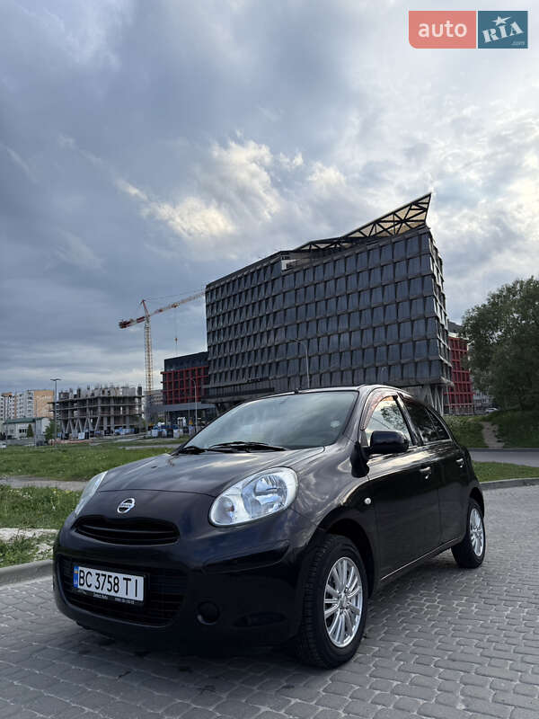 Хэтчбек Nissan March 2012 в Львове