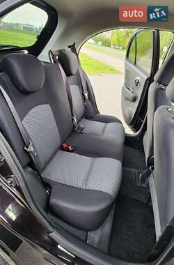 Хэтчбек Nissan March 2013 в 