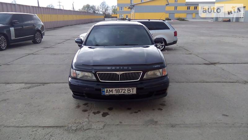 Седан Nissan Maxima 1997 в Звягеле