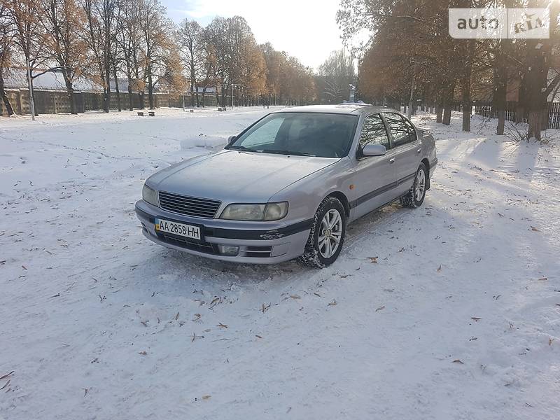 Седан Nissan Maxima 1996 в Киеве