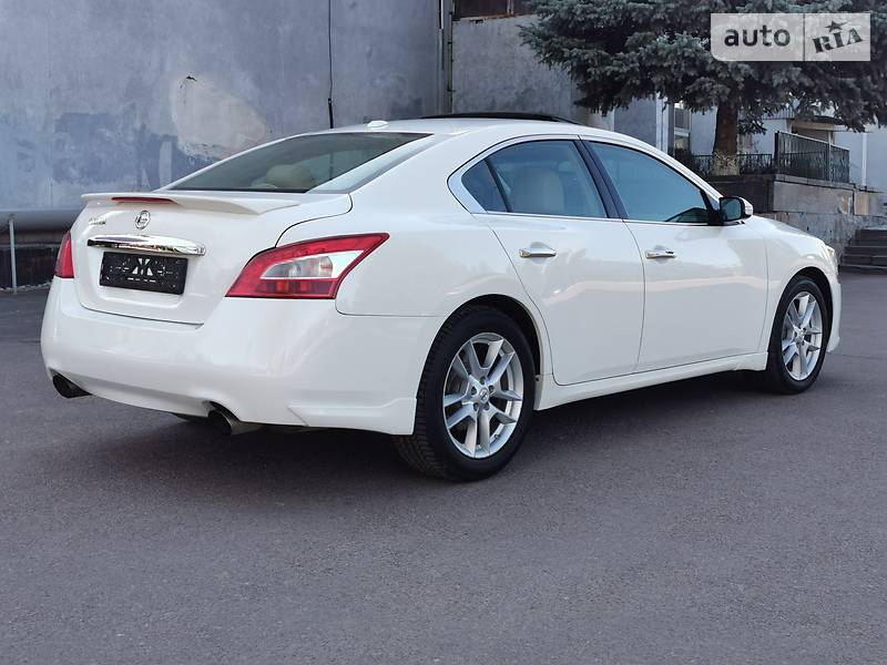 Седан Nissan Maxima 2010 в 