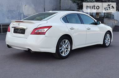 Седан Nissan Maxima 2010 в 