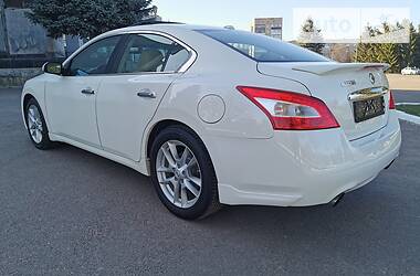 Седан Nissan Maxima 2010 в 