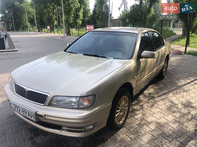 Седан Nissan Maxima 1998 в Кривом Роге