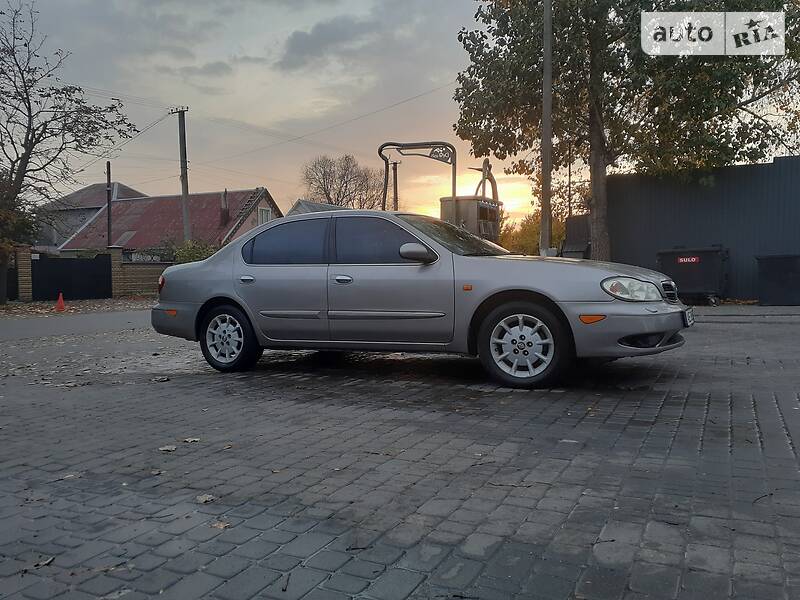 Седан Nissan Maxima 2000 в Днепре