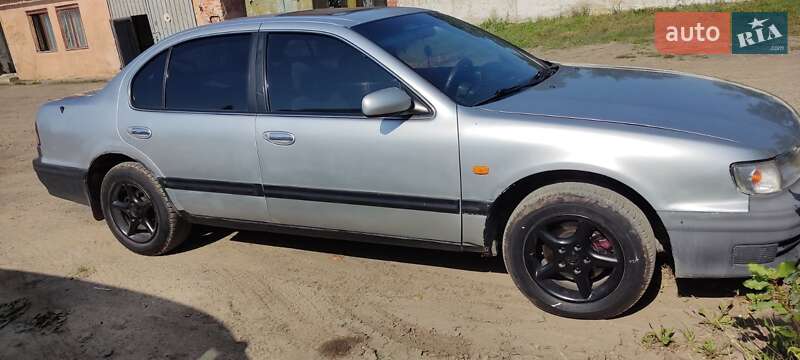 Седан Nissan Maxima 1996 в Самборе